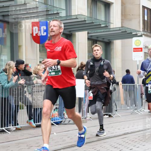 05.10.2025 - 20. swb-Marathon Bremen Strokosch-Dieckow http://msf.ph/oto/9296324 05.10.2025 12:59:18 Ziel 37, 133, 377, 945, 2967, 4369, 4631, 6385, 7834, 9095, 37, 133, 377, 945, 2967, 4369, 4631, 6385, 7834, 9095 meine-sportfotos.de