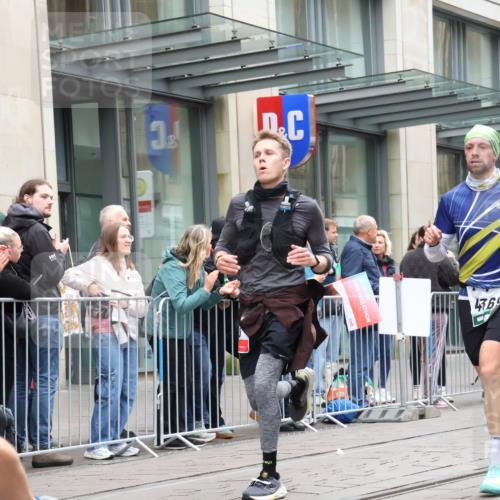 05.10.2025 - 20. swb-Marathon Bremen Strokosch-Dieckow http://msf.ph/oto/9296327 05.10.2025 12:59:18 Ziel 37, 133, 377, 945, 2967, 4369, 4631, 6385, 7834, 9095, 37, 133, 377, 945, 2967, 4369, 4631, 6385, 7834, 9095 meine-sportfotos.de