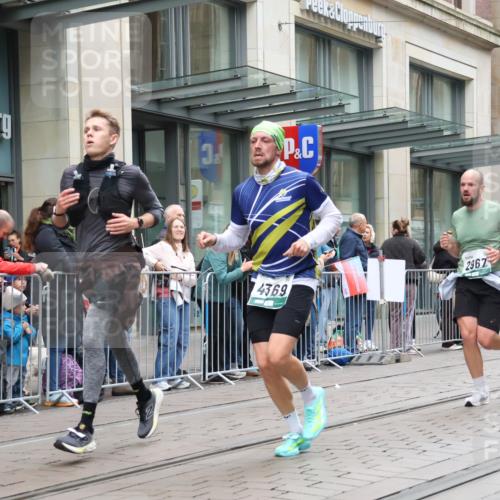 05.10.2025 - 20. swb-Marathon Bremen Strokosch-Dieckow http://msf.ph/oto/9296329 05.10.2025 12:59:19 Ziel 37, 133, 377, 945, 1476, 2967, 4369, 4631, 6385, 7834, 37, 133, 377, 945, 1476, 2967, 4369, 4631, 6385, 7834 meine-sportfotos.de
