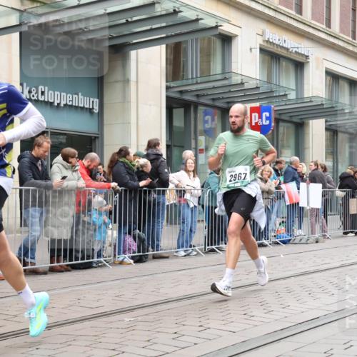 05.10.2025 - 20. swb-Marathon Bremen Strokosch-Dieckow http://msf.ph/oto/9296332 05.10.2025 12:59:20 Ziel 37, 133, 377, 1476, 2967, 4369, 4631, 6385, 37, 133, 377, 1476, 2967, 4369, 4631, 6385 meine-sportfotos.de