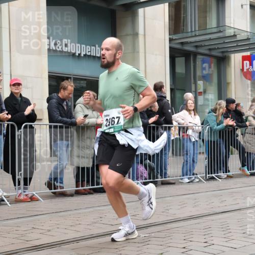 05.10.2025 - 20. swb-Marathon Bremen Strokosch-Dieckow http://msf.ph/oto/9296334 05.10.2025 12:59:20 Ziel 37, 133, 377, 1476, 2967, 4369, 4631, 6385, 37, 133, 377, 1476, 2967, 4369, 4631, 6385 meine-sportfotos.de