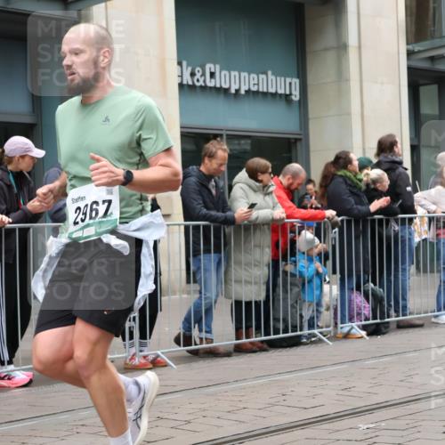 05.10.2025 - 20. swb-Marathon Bremen Strokosch-Dieckow http://msf.ph/oto/9296335 05.10.2025 12:59:21 Ziel 37, 133, 377, 1476, 2967, 4369, 4631, 5287, 5988, 6385, 37, 133, 377, 1476, 2967, 4369, 4631, 5287, 5988, 6385 meine-sportfotos.de