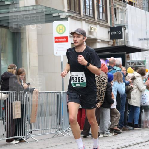 05.10.2025 - 20. swb-Marathon Bremen Strokosch-Dieckow http://msf.ph/oto/9296337 05.10.2025 12:59:22 Ziel 37, 133, 377, 1476, 2967, 4369, 5287, 5988, 6385, 37, 133, 377, 1476, 2967, 4369, 5287, 5988, 6385 meine-sportfotos.de