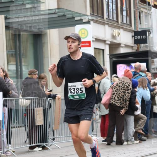 05.10.2025 - 20. swb-Marathon Bremen Strokosch-Dieckow http://msf.ph/oto/9296338 05.10.2025 12:59:22 Ziel 37, 133, 377, 1476, 2967, 4369, 5287, 5988, 6385, 37, 133, 377, 1476, 2967, 4369, 5287, 5988, 6385 meine-sportfotos.de