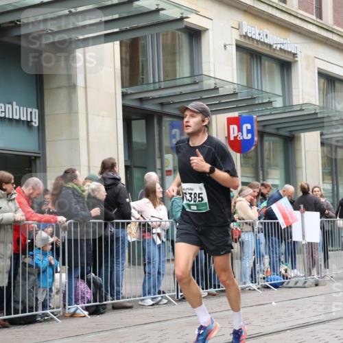 05.10.2025 - 20. swb-Marathon Bremen Strokosch-Dieckow http://msf.ph/oto/9296342 05.10.2025 12:59:24 Ziel 37, 133, 377, 1476, 2967, 4369, 5287, 5988, 6385, 37, 133, 377, 1476, 2967, 4369, 5287, 5988, 6385 meine-sportfotos.de