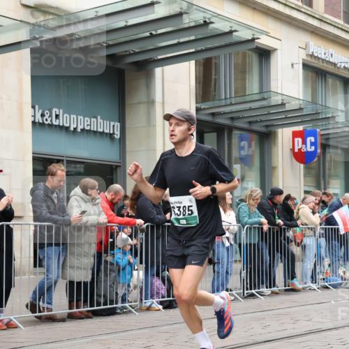 05.10.2025 - 20. swb-Marathon Bremen Strokosch-Dieckow http://msf.ph/oto/9296343 05.10.2025 12:59:24 Ziel 37, 133, 377, 1476, 2967, 4369, 5287, 5988, 6385, 37, 133, 377, 1476, 2967, 4369, 5287, 5988, 6385 meine-sportfotos.de