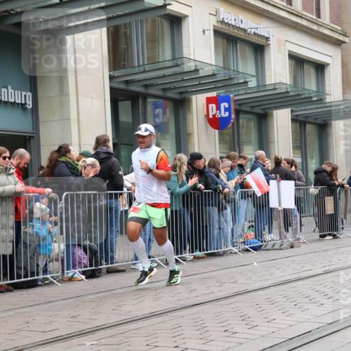 05.10.2025 - 20. swb-Marathon Bremen Strokosch-Dieckow http://msf.ph/oto/9296346 05.10.2025 12:59:33 Ziel 37, 40, 377, 689, 1476, 2186, 5287, 5988, 8351, 37, 40, 377, 689, 1476, 2186, 5287, 5988, 8351 meine-sportfotos.de