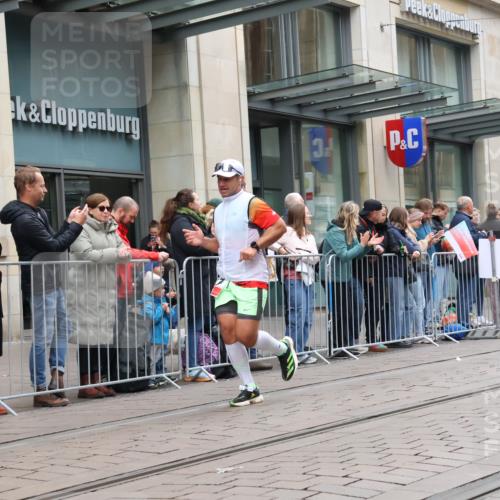 05.10.2025 - 20. swb-Marathon Bremen Strokosch-Dieckow http://msf.ph/oto/9296347 05.10.2025 12:59:33 Ziel 37, 40, 377, 689, 1476, 2186, 5287, 5988, 8351, 37, 40, 377, 689, 1476, 2186, 5287, 5988, 8351 meine-sportfotos.de