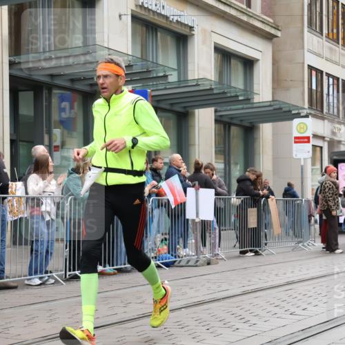 05.10.2025 - 20. swb-Marathon Bremen Strokosch-Dieckow http://msf.ph/oto/9296351 05.10.2025 12:59:35 Ziel 37, 40, 377, 689, 1476, 2186, 5287, 5988, 8351, 37, 40, 377, 689, 1476, 2186, 5287, 5988, 8351 meine-sportfotos.de