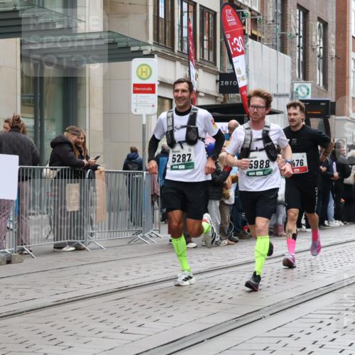 05.10.2025 - 20. swb-Marathon Bremen Strokosch-Dieckow http://msf.ph/oto/9296352 05.10.2025 12:59:36 Ziel 37, 40, 198, 377, 689, 1476, 2186, 5287, 5988, 8351, 37, 40, 198, 377, 689, 1476, 2186, 5287, 5988, 8351 meine-sportfotos.de