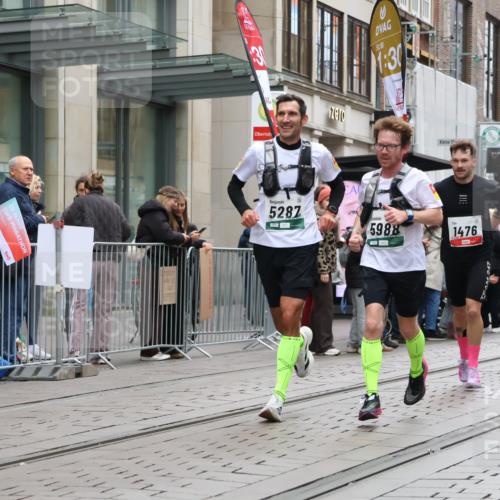 05.10.2025 - 20. swb-Marathon Bremen Strokosch-Dieckow http://msf.ph/oto/9296353 05.10.2025 12:59:36 Ziel 37, 40, 198, 377, 689, 1476, 2186, 5287, 5988, 8351, 37, 40, 198, 377, 689, 1476, 2186, 5287, 5988, 8351 meine-sportfotos.de