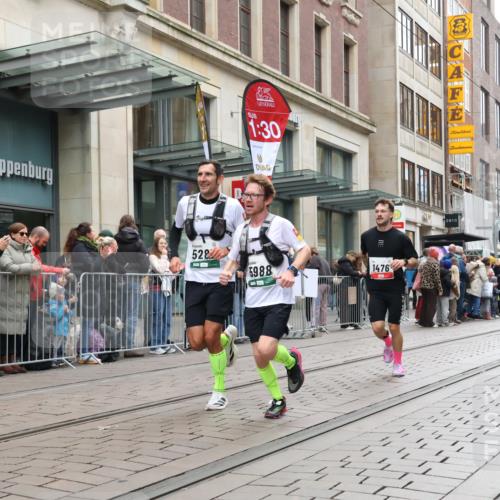 05.10.2025 - 20. swb-Marathon Bremen Strokosch-Dieckow http://msf.ph/oto/9296358 05.10.2025 12:59:38 Ziel 37, 40, 198, 377, 689, 1476, 2186, 4422, 5287, 5988, 6996, 8351, 37, 40, 198, 377, 689, 1476, 2186, 4422, 5287, 5988, 6996, 8351 meine-sportfotos.de