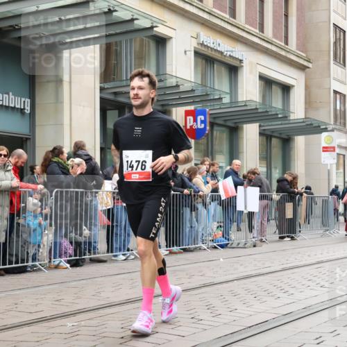 05.10.2025 - 20. swb-Marathon Bremen Strokosch-Dieckow http://msf.ph/oto/9296361 05.10.2025 12:59:39 Ziel 37, 40, 198, 377, 689, 1476, 2186, 4422, 5287, 5988, 6996, 8030, 8351, 37, 40, 198, 377, 689, 1476, 2186, 4422, 5287, 5988, 6996, 8030, 8351 meine-sportfotos.de