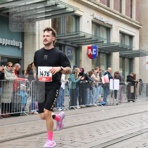 05.10.2025 - 20. swb-Marathon Bremen Strokosch-Dieckow http://msf.ph/oto/9296362 05.10.2025 12:59:39 Ziel 37, 40, 198, 377, 689, 1476, 2186, 4422, 5287, 5988, 6996, 8030, 8351, 37, 40, 198, 377, 689, 1476, 2186, 4422, 5287, 5988, 6996, 8030, 8351 meine-sportfotos.de