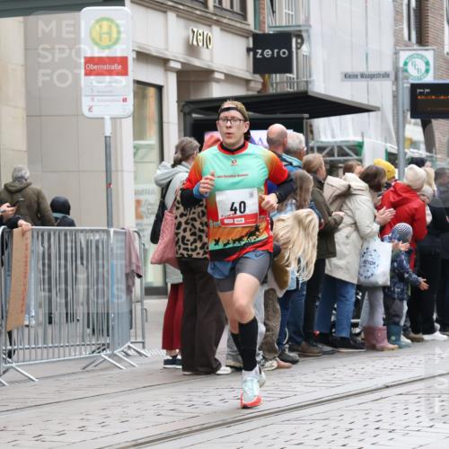 05.10.2025 - 20. swb-Marathon Bremen Strokosch-Dieckow http://msf.ph/oto/9296363 05.10.2025 12:59:41 Ziel 37, 40, 198, 377, 689, 1476, 1812, 2186, 4422, 5287, 5988, 6996, 8030, 8351, 37, 40, 198, 377, 689, 1476, 1812, 2186, 4422, 5287, 5988, 6996, 8030, 8351 meine-sportfotos.de