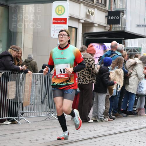 05.10.2025 - 20. swb-Marathon Bremen Strokosch-Dieckow http://msf.ph/oto/9296365 05.10.2025 12:59:42 Ziel 37, 40, 198, 689, 1476, 1812, 2186, 4422, 5287, 5988, 6996, 8030, 8351, 37, 40, 198, 689, 1476, 1812, 2186, 4422, 5287, 5988, 6996, 8030, 8351 meine-sportfotos.de