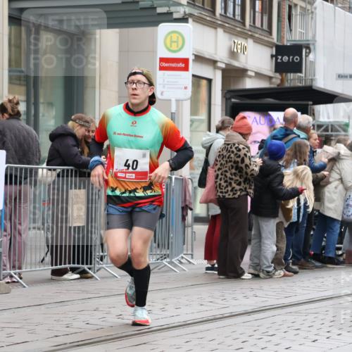 05.10.2025 - 20. swb-Marathon Bremen Strokosch-Dieckow http://msf.ph/oto/9296366 05.10.2025 12:59:42 Ziel 37, 40, 198, 689, 1476, 1812, 2186, 4422, 5287, 5988, 6996, 8030, 8351, 37, 40, 198, 689, 1476, 1812, 2186, 4422, 5287, 5988, 6996, 8030, 8351 meine-sportfotos.de