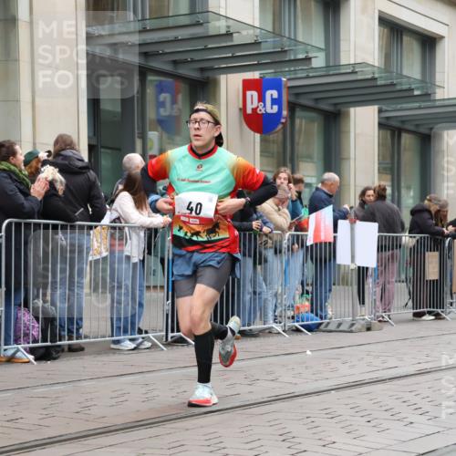 05.10.2025 - 20. swb-Marathon Bremen Strokosch-Dieckow http://msf.ph/oto/9296370 05.10.2025 12:59:43 Ziel 37, 40, 198, 689, 1476, 1812, 2064, 2186, 4422, 5287, 5988, 6996, 8030, 8351, 37, 40, 198, 689, 1476, 1812, 2064, 2186, 4422, 5287, 5988, 6996, 8030, 8351 meine-sportfotos.de
