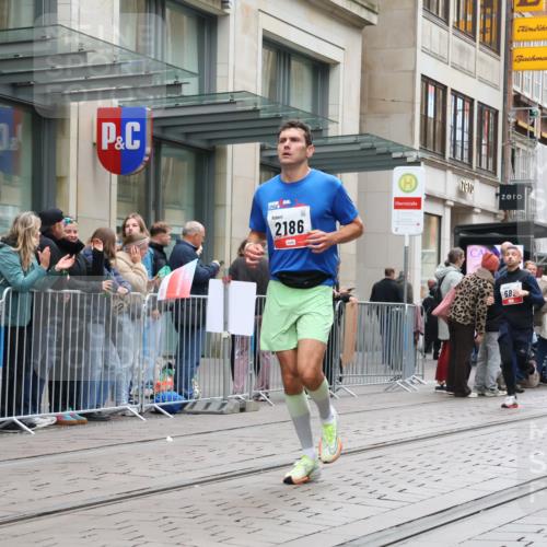 05.10.2025 - 20. swb-Marathon Bremen Strokosch-Dieckow http://msf.ph/oto/9296372 05.10.2025 12:59:45 Ziel 40, 198, 689, 826, 1812, 2064, 2186, 4422, 5287, 5988, 6996, 8030, 8351, 40, 198, 689, 826, 1812, 2064, 2186, 4422, 5287, 5988, 6996, 8030, 8351 meine-sportfotos.de