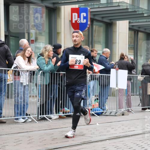 05.10.2025 - 20. swb-Marathon Bremen Strokosch-Dieckow http://msf.ph/oto/9296378 05.10.2025 12:59:47 Ziel 40, 198, 241, 689, 826, 1812, 2064, 2169, 2186, 4422, 6996, 7498, 8030, 8351, 40, 198, 241, 689, 826, 1812, 2064, 2169, 2186, 4422, 6996, 7498, 8030, 8351 meine-sportfotos.de