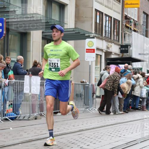 05.10.2025 - 20. swb-Marathon Bremen Strokosch-Dieckow http://msf.ph/oto/9296380 05.10.2025 12:59:48 Ziel 40, 198, 241, 689, 826, 1615, 1812, 2064, 2169, 2186, 4422, 6996, 7498, 8030, 8351, 40, 198, 241, 689, 826, 1615, 1812, 2064, 2169, 2186, 4422, 6996, 7498, 8030, 8351 meine-sportfotos.de