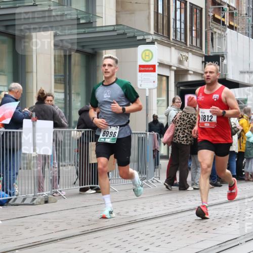 05.10.2025 - 20. swb-Marathon Bremen Strokosch-Dieckow http://msf.ph/oto/9296384 05.10.2025 12:59:56 Ziel 198, 241, 689, 826, 1615, 1812, 2064, 2118, 2169, 2186, 4422, 6633, 6996, 7498, 8030, 198, 241, 689, 826, 1615, 1812, 2064, 2118, 2169, 2186, 4422, 6633, 6996, 7498, 8030 meine-sportfotos.de