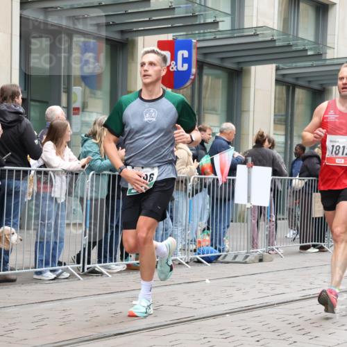 05.10.2025 - 20. swb-Marathon Bremen Strokosch-Dieckow http://msf.ph/oto/9296387 05.10.2025 12:59:57 Ziel 198, 241, 689, 826, 1615, 1812, 2064, 2118, 2169, 2186, 4422, 6633, 6996, 7498, 7949, 8030, 198, 241, 689, 826, 1615, 1812, 2064, 2118, 2169, 2186, 4422, 6633, 6996, 7498, 7949, 8030 meine-sportfotos.de