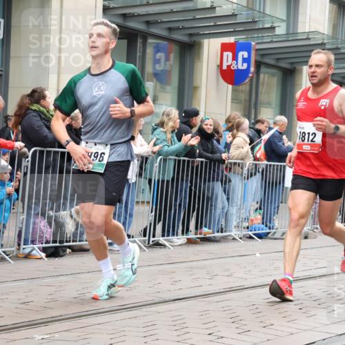 05.10.2025 - 20. swb-Marathon Bremen Strokosch-Dieckow http://msf.ph/oto/9296388 05.10.2025 12:59:57 Ziel 198, 241, 689, 826, 1615, 1812, 2064, 2118, 2169, 2186, 4422, 6633, 6996, 7498, 7949, 8030, 198, 241, 689, 826, 1615, 1812, 2064, 2118, 2169, 2186, 4422, 6633, 6996, 7498, 7949, 8030 meine-sportfotos.de