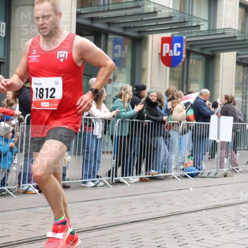 05.10.2025 - 20. swb-Marathon Bremen Strokosch-Dieckow http://msf.ph/oto/9296391 05.10.2025 12:59:58 Ziel 198, 241, 826, 1615, 1812, 2064, 2118, 2169, 4422, 6633, 6996, 7498, 7949, 8030, 198, 241, 826, 1615, 1812, 2064, 2118, 2169, 4422, 6633, 6996, 7498, 7949, 8030 meine-sportfotos.de