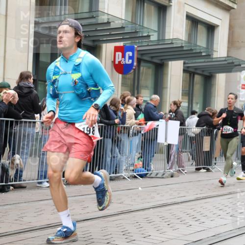 05.10.2025 - 20. swb-Marathon Bremen Strokosch-Dieckow http://msf.ph/oto/9296394 05.10.2025 13:00:00 Ziel 46, 198, 241, 826, 1615, 1812, 2064, 2118, 2169, 4422, 6633, 6996, 7498, 7949, 8030, 46, 198, 241, 826, 1615, 1812, 2064, 2118, 2169, 4422, 6633, 6996, 7498, 7949, 8030 meine-sportfotos.de