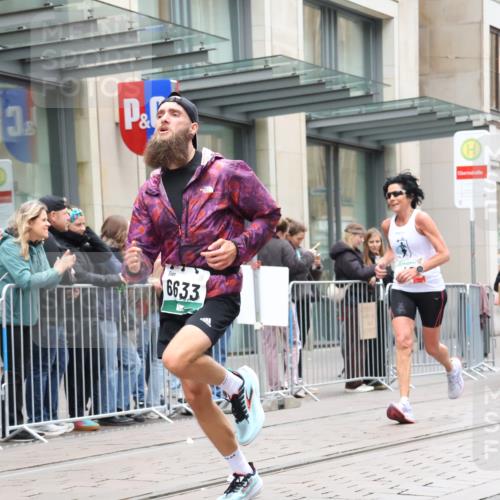 05.10.2025 - 20. swb-Marathon Bremen Strokosch-Dieckow http://msf.ph/oto/9296409 05.10.2025 13:00:14 Ziel 46, 965, 1612, 2118, 3251, 3982, 5014, 6633, 7099, 7373, 7949, 46, 965, 1612, 2118, 3251, 3982, 5014, 6633, 7099, 7373, 7949 meine-sportfotos.de