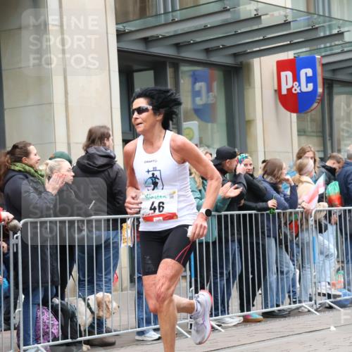 05.10.2025 - 20. swb-Marathon Bremen Strokosch-Dieckow http://msf.ph/oto/9296414 05.10.2025 13:00:15 Ziel 46, 965, 1612, 3251, 3982, 5014, 6633, 7099, 7373, 7949, 46, 965, 1612, 3251, 3982, 5014, 6633, 7099, 7373, 7949 meine-sportfotos.de