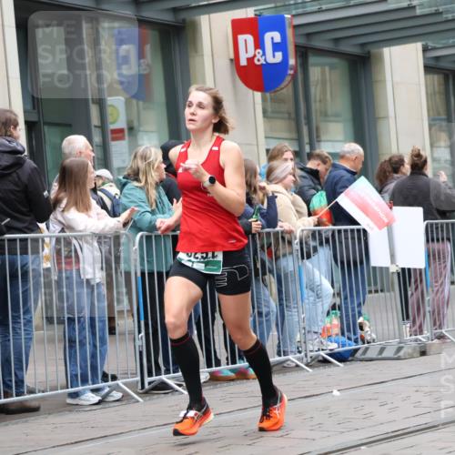 05.10.2025 - 20. swb-Marathon Bremen Strokosch-Dieckow http://msf.ph/oto/9296433 05.10.2025 13:00:30 Ziel 965, 1645, 3251, 3982, 5014, 7099, 7373, 9130, 965, 1645, 3251, 3982, 5014, 7099, 7373, 9130 meine-sportfotos.de