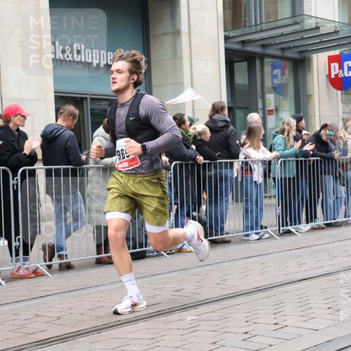 05.10.2025 - 20. swb-Marathon Bremen Strokosch-Dieckow http://msf.ph/oto/9296439 05.10.2025 13:00:32 Ziel 965, 1093, 1645, 3251, 3982, 5014, 7099, 7373, 9130, 965, 1093, 1645, 3251, 3982, 5014, 7099, 7373, 9130 meine-sportfotos.de