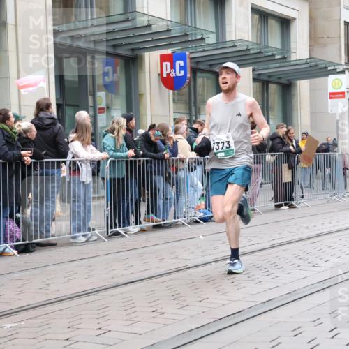 05.10.2025 - 20. swb-Marathon Bremen Strokosch-Dieckow http://msf.ph/oto/9296440 05.10.2025 13:00:32 Ziel 965, 1093, 1645, 3251, 3982, 5014, 7099, 7373, 9130, 965, 1093, 1645, 3251, 3982, 5014, 7099, 7373, 9130 meine-sportfotos.de