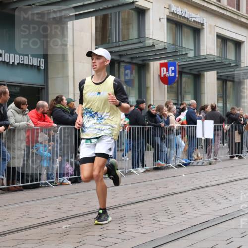 05.10.2025 - 20. swb-Marathon Bremen Strokosch-Dieckow http://msf.ph/oto/9296447 05.10.2025 13:00:39 Ziel 588, 628, 1093, 1215, 1645, 4358, 8382, 8828, 9130, 588, 628, 1093, 1215, 1645, 4358, 8382, 8828, 9130 meine-sportfotos.de