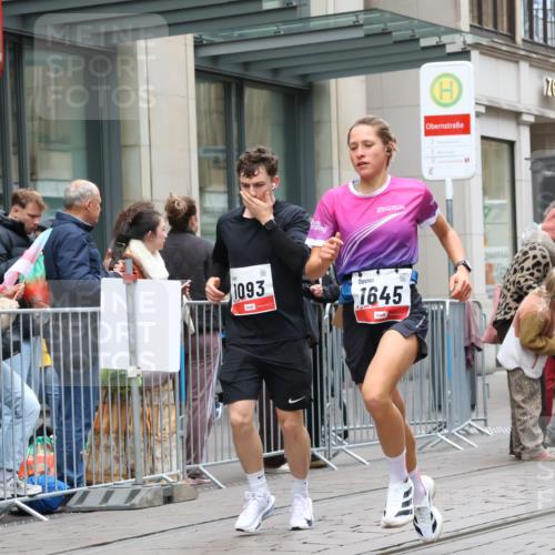 05.10.2025 - 20. swb-Marathon Bremen Strokosch-Dieckow http://msf.ph/oto/9296449 05.10.2025 13:00:40 Ziel 588, 628, 1093, 1215, 1645, 4358, 8382, 8747, 8828, 9130, 588, 628, 1093, 1215, 1645, 4358, 8382, 8747, 8828, 9130 meine-sportfotos.de