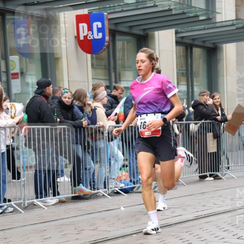 05.10.2025 - 20. swb-Marathon Bremen Strokosch-Dieckow http://msf.ph/oto/9296451 05.10.2025 13:00:41 Ziel 588, 628, 1093, 1215, 1645, 4358, 8382, 8747, 8828, 9130, 588, 628, 1093, 1215, 1645, 4358, 8382, 8747, 8828, 9130 meine-sportfotos.de