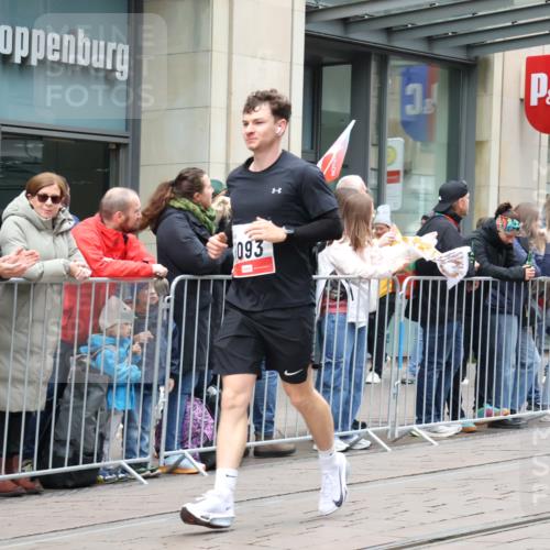 05.10.2025 - 20. swb-Marathon Bremen Strokosch-Dieckow http://msf.ph/oto/9296456 05.10.2025 13:00:42 Ziel 588, 628, 1093, 1215, 1645, 2719, 3342, 4358, 7525, 8382, 8747, 8828, 9130, 588, 628, 1093, 1215, 1645, 2719, 3342, 4358, 7525, 8382, 8747, 8828, 9130 meine-sportfotos.de