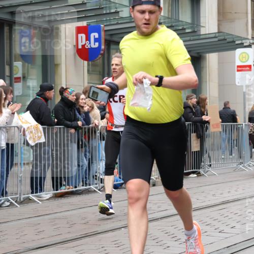05.10.2025 - 20. swb-Marathon Bremen Strokosch-Dieckow http://msf.ph/oto/9296463 05.10.2025 13:00:51 Ziel 588, 628, 1093, 1215, 1626, 2666, 2719, 3150, 3342, 3807, 4358, 5132, 6150, 7525, 8382, 8747, 8828, 588, 628, 1093, 1215, 1626, 2666, 2719, 3150, 3342, 3807, 4358, 5132, 6150, 7525, 8382, 8747, 8828 meine-sportfotos.de