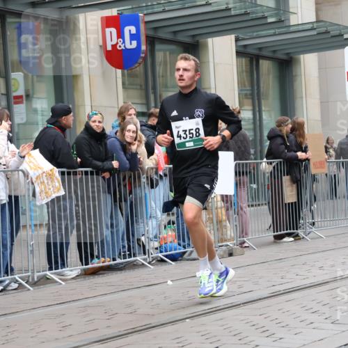 05.10.2025 - 20. swb-Marathon Bremen Strokosch-Dieckow http://msf.ph/oto/9296466 05.10.2025 13:00:53 Ziel 588, 628, 1093, 1215, 1626, 2666, 2719, 3150, 3342, 3807, 4358, 5132, 6150, 7525, 8382, 8747, 8828, 588, 628, 1093, 1215, 1626, 2666, 2719, 3150, 3342, 3807, 4358, 5132, 6150, 7525, 8382, 8747, 8828 meine-sportfotos.de