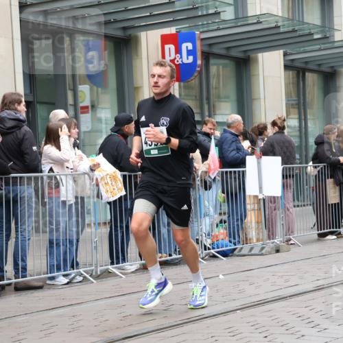 05.10.2025 - 20. swb-Marathon Bremen Strokosch-Dieckow http://msf.ph/oto/9296467 05.10.2025 13:00:53 Ziel 588, 628, 1093, 1215, 1626, 2666, 2719, 3150, 3342, 3807, 4358, 5132, 6150, 7525, 8382, 8747, 8828, 588, 628, 1093, 1215, 1626, 2666, 2719, 3150, 3342, 3807, 4358, 5132, 6150, 7525, 8382, 8747, 8828 meine-sportfotos.de