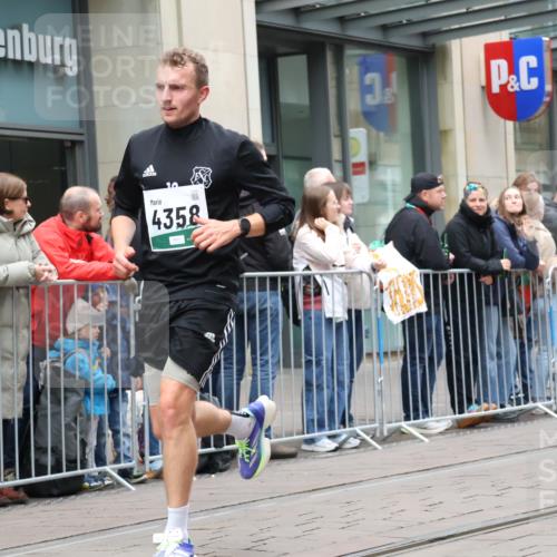 05.10.2025 - 20. swb-Marathon Bremen Strokosch-Dieckow http://msf.ph/oto/9296469 05.10.2025 13:00:54 Ziel 588, 628, 1093, 1215, 1626, 2666, 2719, 3150, 3342, 3807, 4358, 5132, 6150, 7525, 8382, 8747, 8828, 588, 628, 1093, 1215, 1626, 2666, 2719, 3150, 3342, 3807, 4358, 5132, 6150, 7525, 8382, 8747, 8828 meine-sportfotos.de