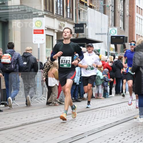 05.10.2025 - 20. swb-Marathon Bremen Strokosch-Dieckow http://msf.ph/oto/9296470 05.10.2025 13:00:57 Ziel 588, 628, 1093, 1215, 1626, 2666, 2719, 3150, 3342, 3807, 4358, 5132, 6150, 7525, 8382, 8747, 8828, 588, 628, 1093, 1215, 1626, 2666, 2719, 3150, 3342, 3807, 4358, 5132, 6150, 7525, 8382, 8747, 8828 meine-sportfotos.de