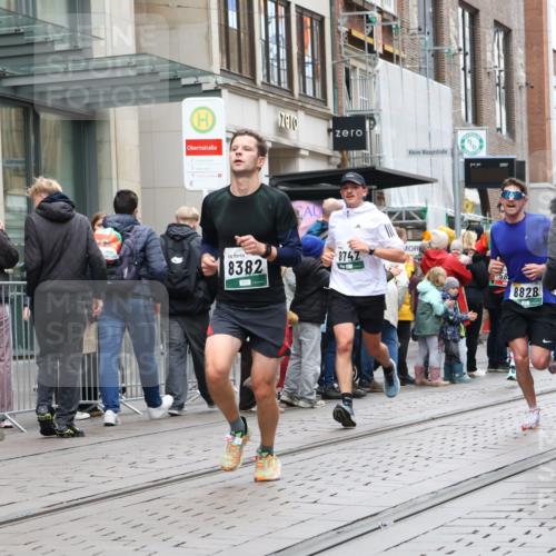 05.10.2025 - 20. swb-Marathon Bremen Strokosch-Dieckow http://msf.ph/oto/9296471 05.10.2025 13:00:58 Ziel 588, 628, 1215, 1626, 2666, 2719, 3150, 3342, 3807, 4358, 5132, 6150, 7525, 8382, 8747, 8828, 588, 628, 1215, 1626, 2666, 2719, 3150, 3342, 3807, 4358, 5132, 6150, 7525, 8382, 8747, 8828 meine-sportfotos.de