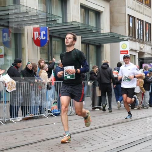 05.10.2025 - 20. swb-Marathon Bremen Strokosch-Dieckow http://msf.ph/oto/9296474 05.10.2025 13:00:58 Ziel 588, 628, 1215, 1626, 2666, 2719, 3150, 3342, 3807, 4358, 5132, 6150, 7525, 8382, 8747, 8828, 588, 628, 1215, 1626, 2666, 2719, 3150, 3342, 3807, 4358, 5132, 6150, 7525, 8382, 8747, 8828 meine-sportfotos.de