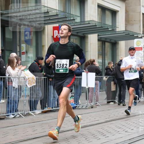 05.10.2025 - 20. swb-Marathon Bremen Strokosch-Dieckow http://msf.ph/oto/9296475 05.10.2025 13:00:59 Ziel 588, 628, 1215, 1626, 2666, 2719, 3150, 3342, 3807, 5132, 6150, 7525, 8382, 8747, 8828, 588, 628, 1215, 1626, 2666, 2719, 3150, 3342, 3807, 5132, 6150, 7525, 8382, 8747, 8828 meine-sportfotos.de