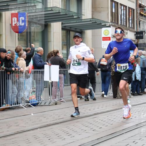 05.10.2025 - 20. swb-Marathon Bremen Strokosch-Dieckow http://msf.ph/oto/9296476 05.10.2025 13:00:59 Ziel 588, 628, 1215, 1626, 2666, 2719, 3150, 3342, 3807, 5132, 6150, 7525, 8382, 8747, 8828, 588, 628, 1215, 1626, 2666, 2719, 3150, 3342, 3807, 5132, 6150, 7525, 8382, 8747, 8828 meine-sportfotos.de
