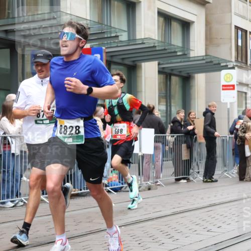 05.10.2025 - 20. swb-Marathon Bremen Strokosch-Dieckow http://msf.ph/oto/9296480 05.10.2025 13:01:00 Ziel 588, 628, 1215, 1626, 2545, 2666, 2719, 3150, 3342, 3807, 5132, 6150, 7525, 8382, 8747, 8828, 588, 628, 1215, 1626, 2545, 2666, 2719, 3150, 3342, 3807, 5132, 6150, 7525, 8382, 8747, 8828 meine-sportfotos.de