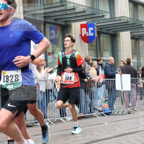 05.10.2025 - 20. swb-Marathon Bremen Strokosch-Dieckow http://msf.ph/oto/9296481 05.10.2025 13:01:00 Ziel 588, 628, 1215, 1626, 2545, 2666, 2719, 3150, 3342, 3807, 5132, 6150, 7525, 8382, 8747, 8828, 588, 628, 1215, 1626, 2545, 2666, 2719, 3150, 3342, 3807, 5132, 6150, 7525, 8382, 8747, 8828 meine-sportfotos.de